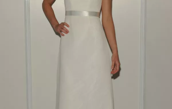 29 فستاناً من الحرير لعروس ربيع وصيف 2014