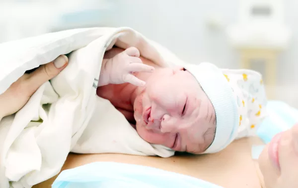 علامات تظهر قبل أيام أو عشية الولادة!