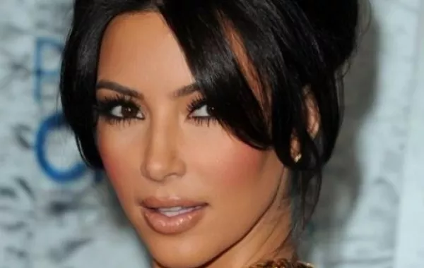احصلي على عيون Kim Kardashian 