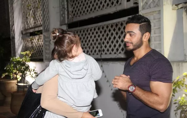 حصرياً:من هي سارة التي شغلت تامر حسني في المغرب؟