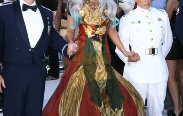 أغرب إطلالات Lady Gaga في حفلات الـMTV