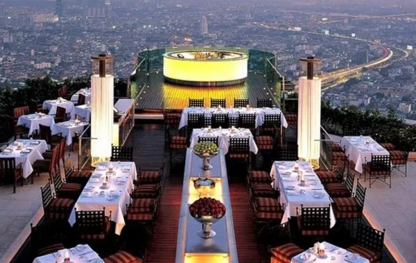 4 عناوين غير تقليدية لتناول العشاء