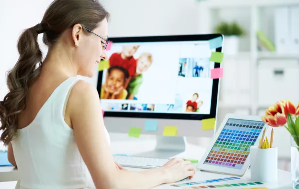 كيف تكوّنين شبكة من العلاقات في الأحداث المتعلقة بالعمل؟