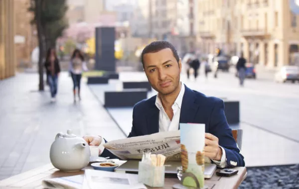مع الإعلامي الجزائري بلال العربي مقدم ببرنامج «ببيروت»