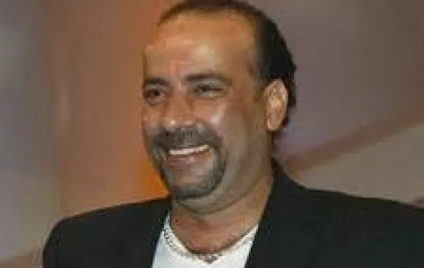 ما هي الحجة التي اختلقها اللمبي للهروب من جمهوره؟