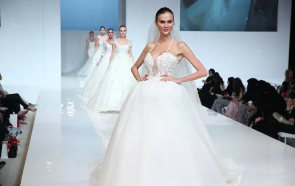 10 فساتين من اليوم الاول لمعرض أبو ظبي للعروس