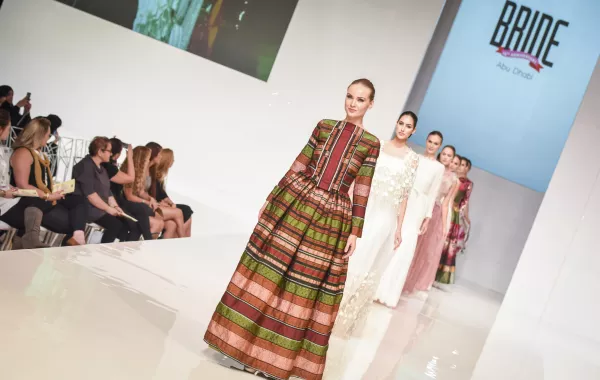 أجمل فساتين الخطوبة من معرض العروس أبو ظبي 2015