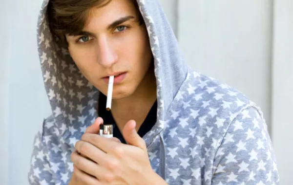 كيف تحمين ابنك من "صديق السوء"؟