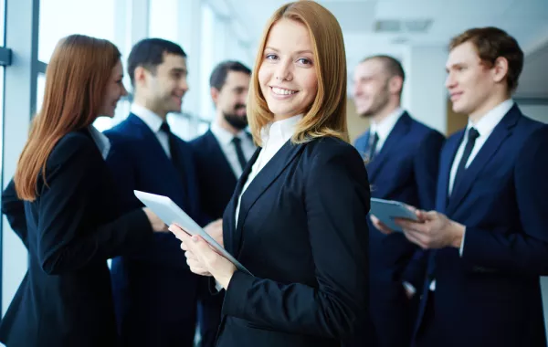 لماذا من الأفضل ترك بطاقة العمل في المنزل