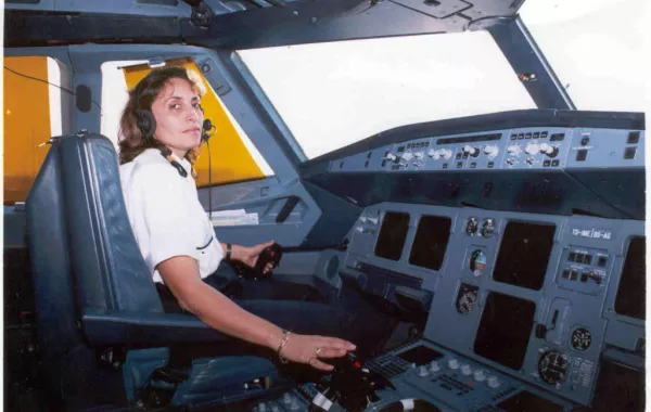 «علياء المنشاري» تطير وتقهر الرجال