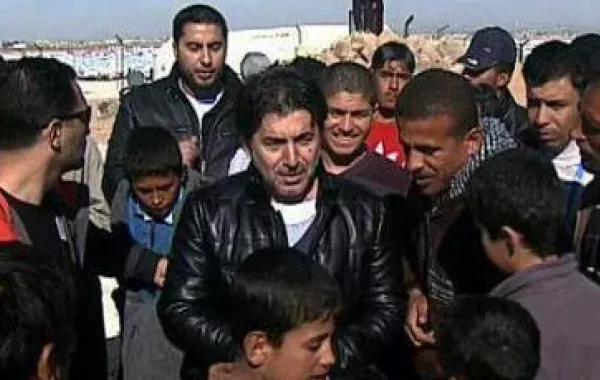 بعد انتقادات لاذعة...عابد فهد أول الواصلين إلى مخيم الزعتري