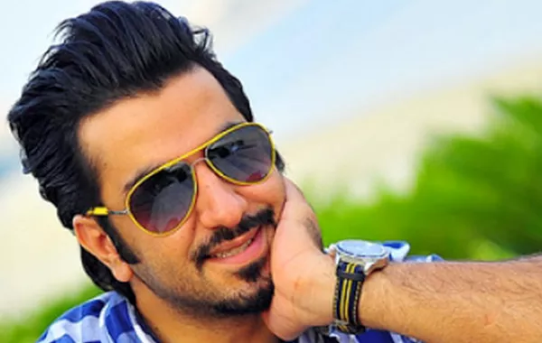 ما العمل الذي دخله محمود بوشهري كتحدٍّ؟