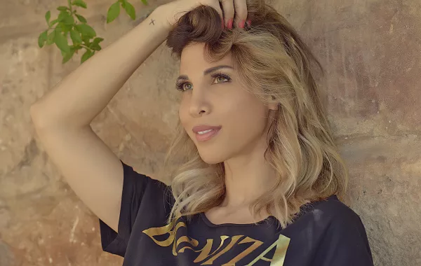 بونيتا سعادة "نسخة طبق الأصل" عن أحلام ونجوى كرم وسعاد حسني ووفاء الكيلاني