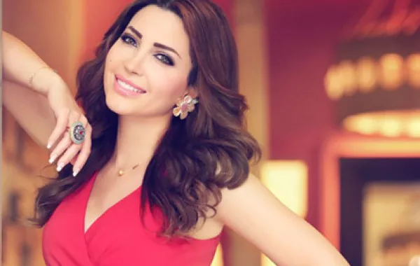 نسرين طافش لـ"سيدتي tv": والدي أول الداعمين لي في الغناء والتمثيل