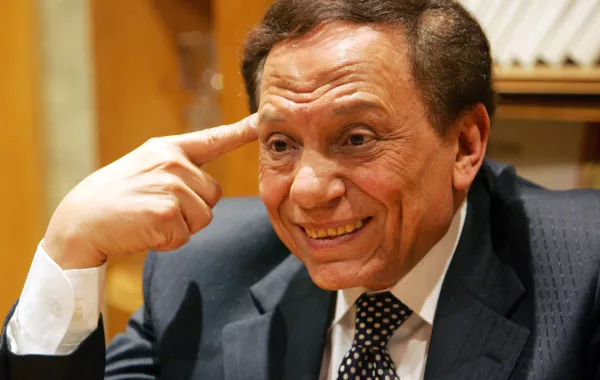 10 مشاهد صنعت أسطورة "زعيم الكوميديا" عادل إمام