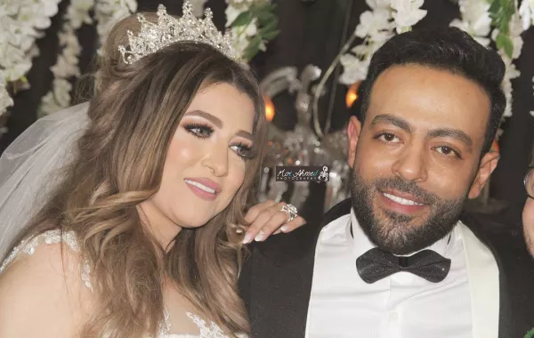 مطرب الأحزان ينفصل عن زوجته بعد شهر العسل!