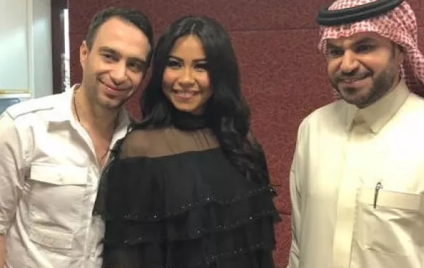 شيرين تغني "هابي بيرثداي"لزوجها حسام حبيب في كواليس "مجموعة انسان"