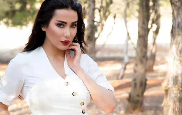 كواليس تصوير غلاف "سيدتي" مع الفنانة مديحة كنيفاتي