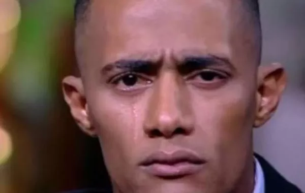 بكاء النجوم على الهواء مباشرة
