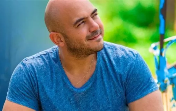 بعد إحراجه لمعجب .. هذه مواقف العسيلي المثيرة للجدل