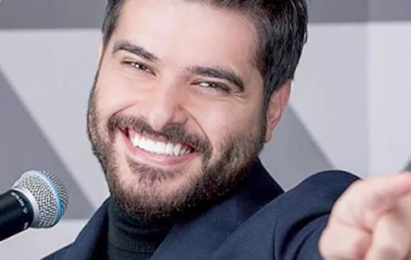 ناصيف زيتون يغني إليسا في أعياد بيروت