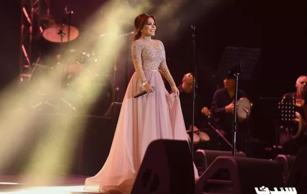 سارة الهاني تغني وردة الجزائرية في صيدا وتحرج مهرجانات لبنان 