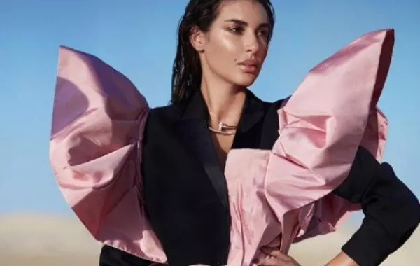 أسعار ساعات وفساتين ياسمين صبري 