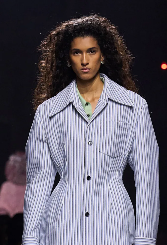 قميص من بوتيغا فينيتا Bottega Veneta - الصورة من Launchmetrics/Spotlight ©