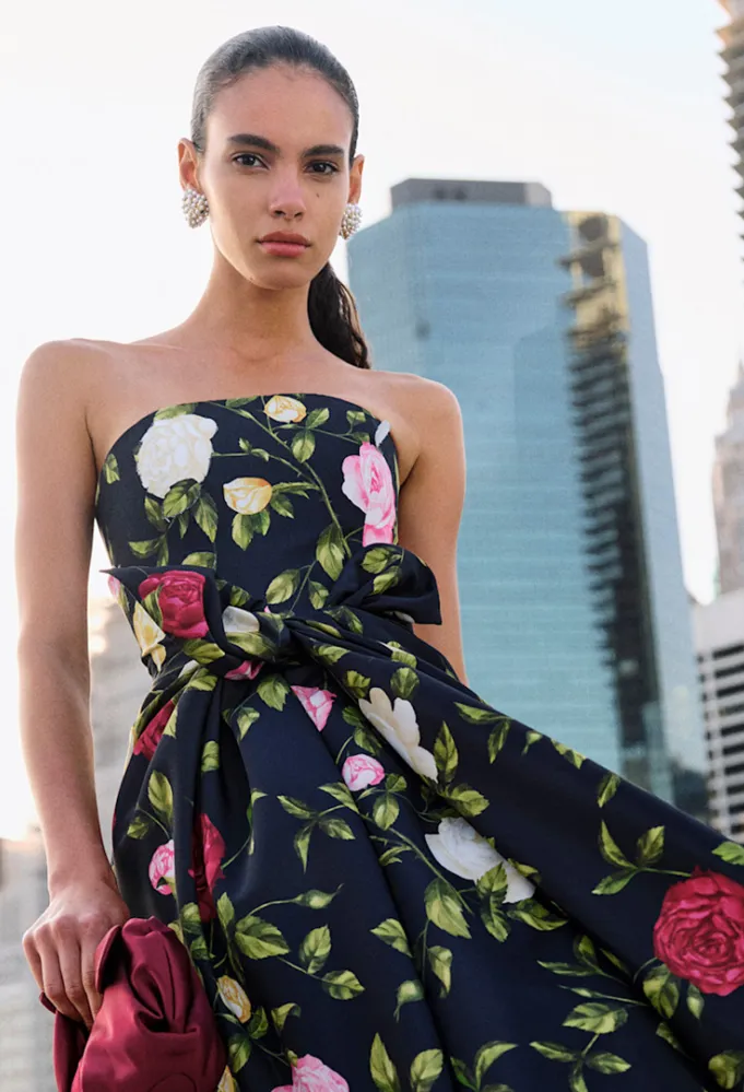 فستان من أوسكار دي لا رنتا Oscar de la Renta - الصورة من Launchmetrics/Spotlight ©