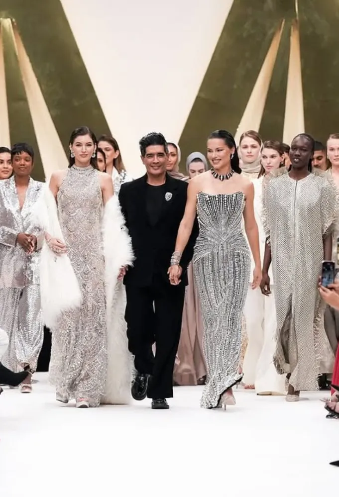 السوبر موديل أدريانا ليما Adriana Lima  في ختام عرض مانيش مالهوترا - الصورة من العلاقات العامة للحدث
