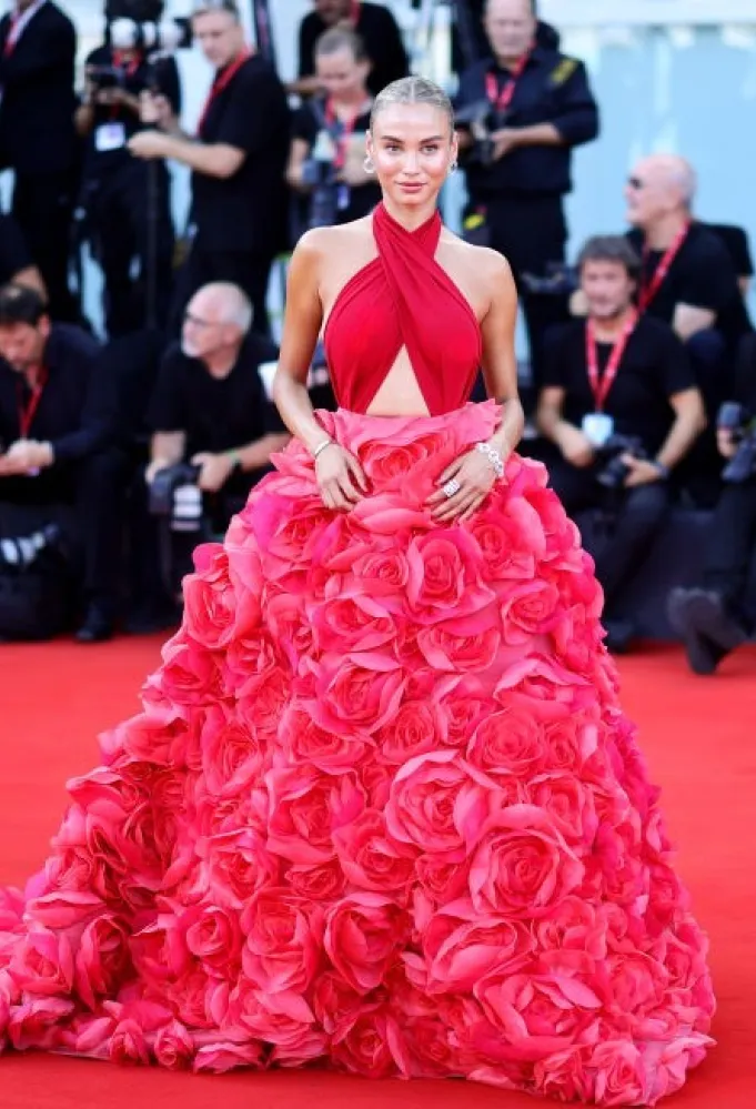 روز برترام Rose Bertram مهرجان فينيسيا السينمائي الدولي الـ81 -مصدر الصورة: Andreas Rentz/Getty Images