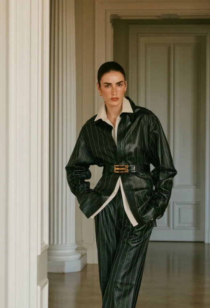 بدلة من فكتوريا بيكهام Victoria Beckham لدى أوناسOunass - الصورة من العلاقات العامة