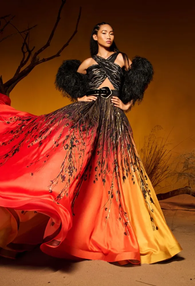 زِي برتقالي متموّج من فؤاد سركيس- الصورة من العلاقات العامة للدار