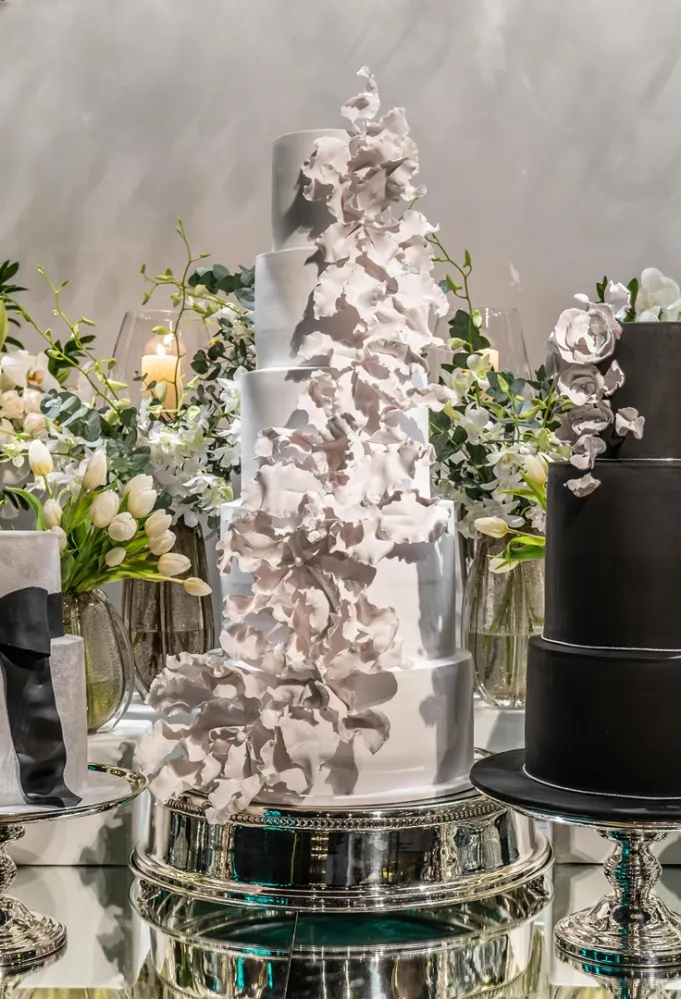 بوفيه العرس مميز بزهوره