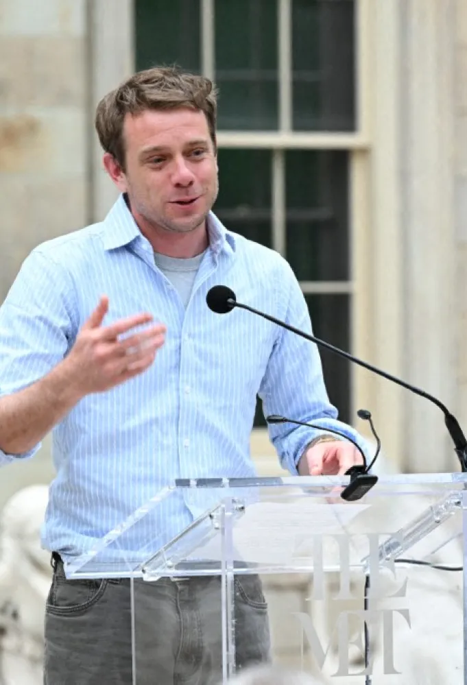 المصمم جوناثان أندرسون Jonathan Anderson- (مصدر الصورة Slaven Vlasic / Getty Images via AFP)