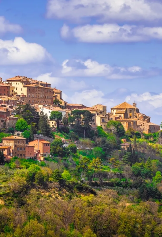 قرية مونتيبولسيانو الإيطالية