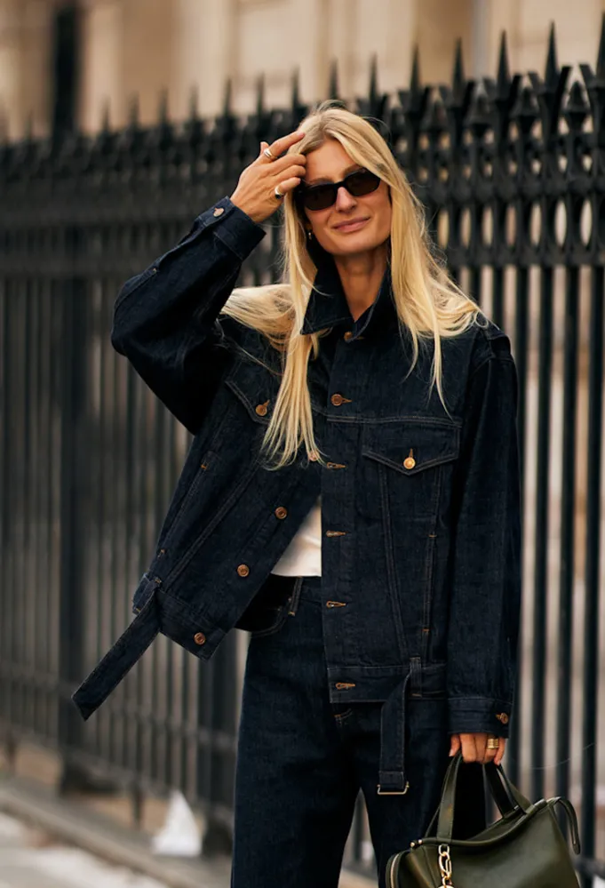 إطلالة جينز ستريت ستايل من باريس - الصورة من Launchmetrics/Spotlight ©