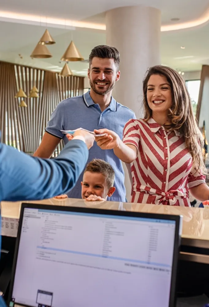 حجز الفنادق عند السفر مع العائلة