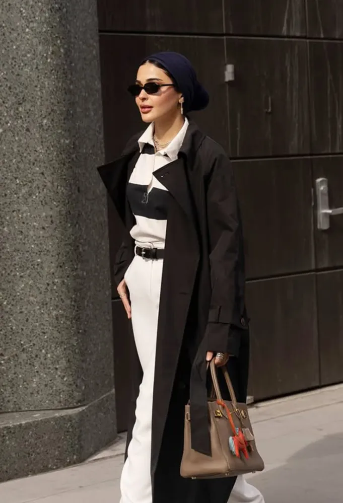 موضة الترانشكوت- الصورة من حساب حنين الصيفي على انستغرام