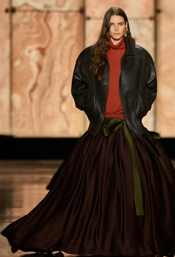 تنورة من سان لوران Saint Laurent- الصورة من Launchmetrics/Spotlight ©