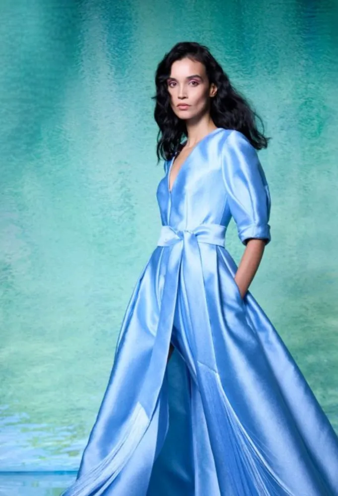 تصميم باللون الأزرق من رامي العلي -الصورة من Launchmetrics/Spotlight ©