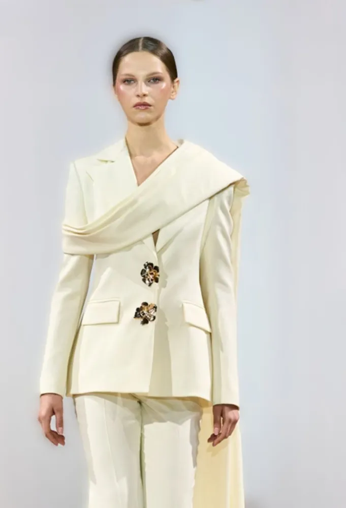 بدلة من Marquise - الصورة من Launchmetrics/Spotlight ©