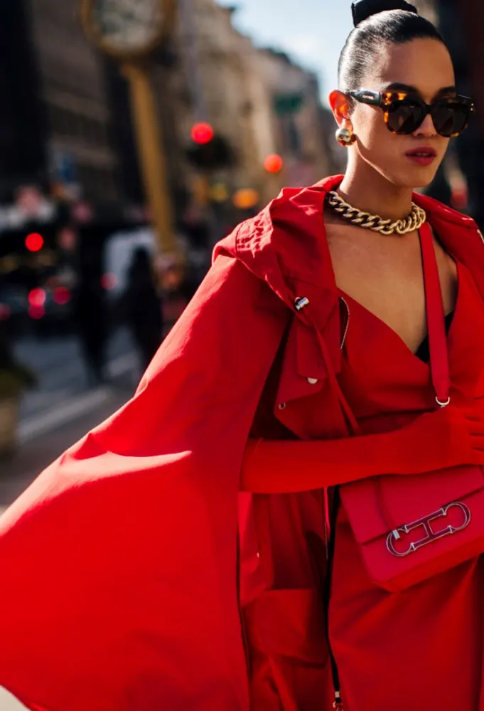 إطلالة ستريت ستايل بالحقيبة - الصورة من Launchmetrics/Spotlight