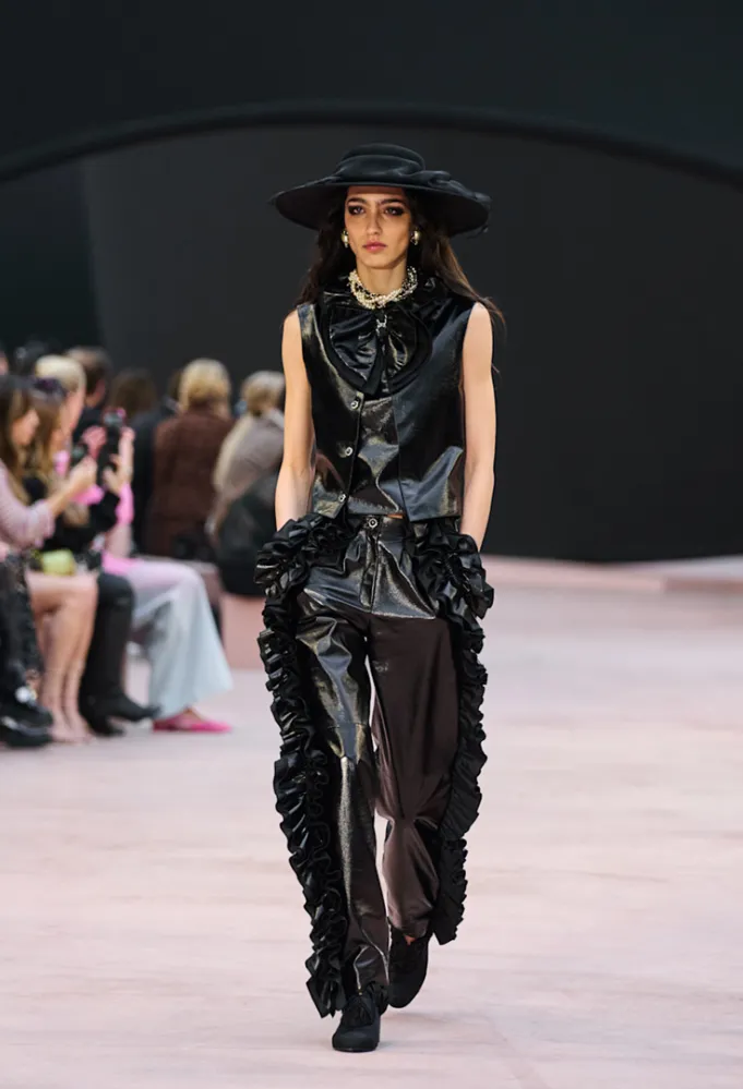 بدلة من شانيل Chanel- الصورة من Launchmetrics/Spotlight ©