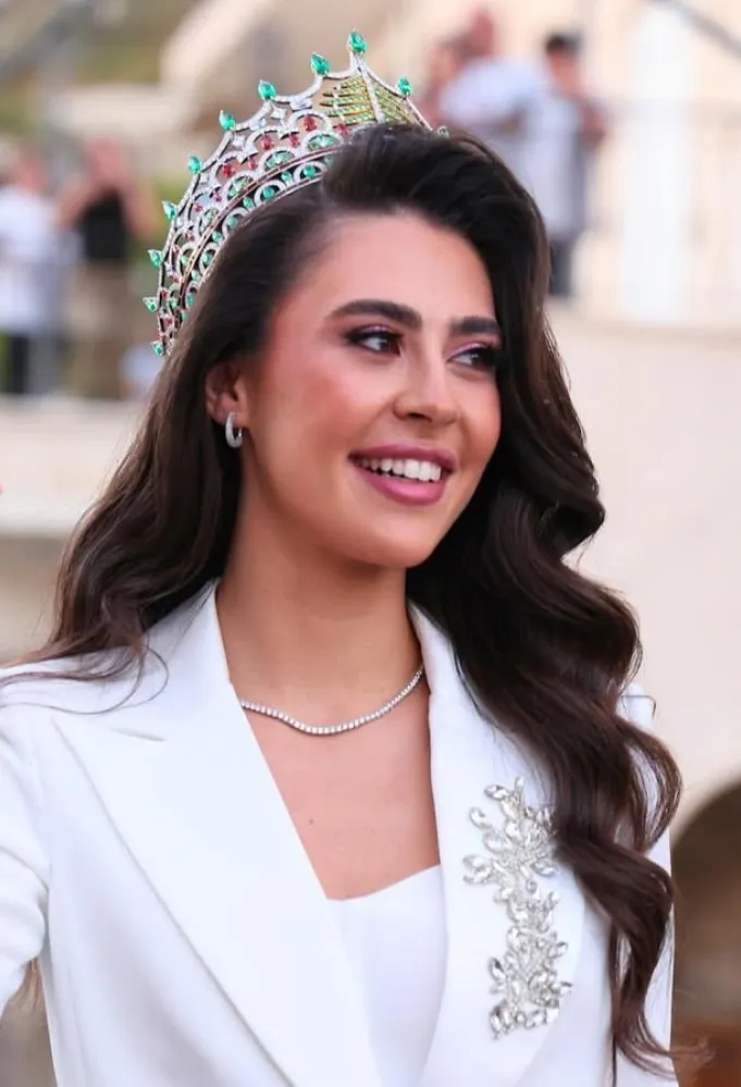 هل يعيش جوزيف عطية وملكة جمال لبنان بيرلا حرب قصة حب؟