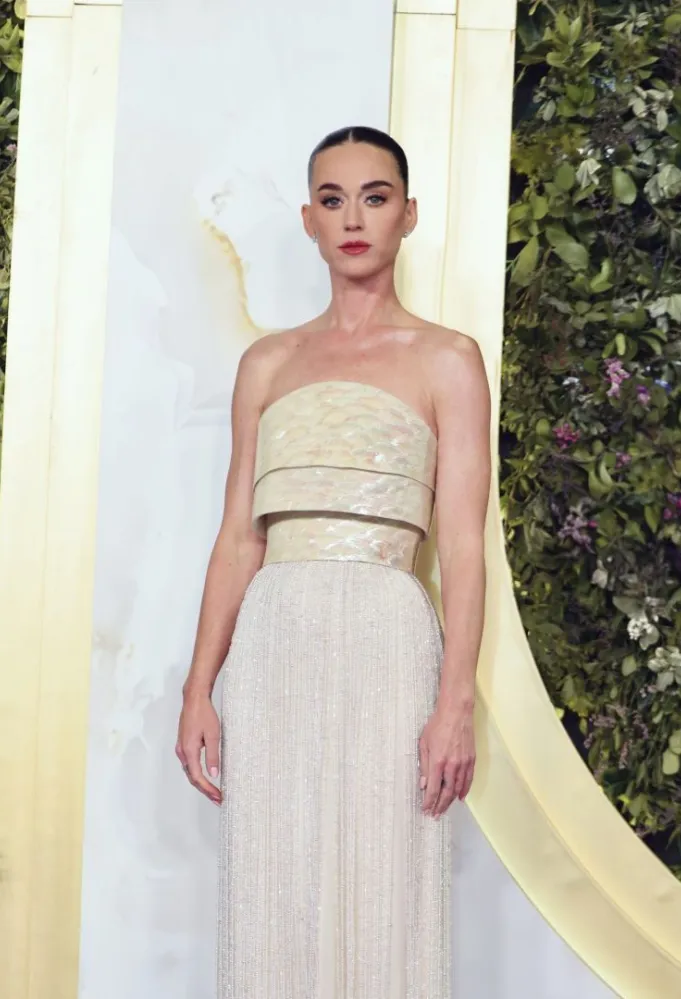 كاتي بيري Kate Perry- الصورة من العلاقات العامة للمصممة