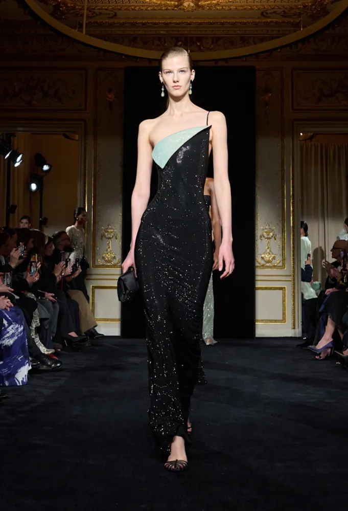 إطلالة من أرماني بريفيه Armani Prive - الصورة من Launchmetrics/Spotlight ©