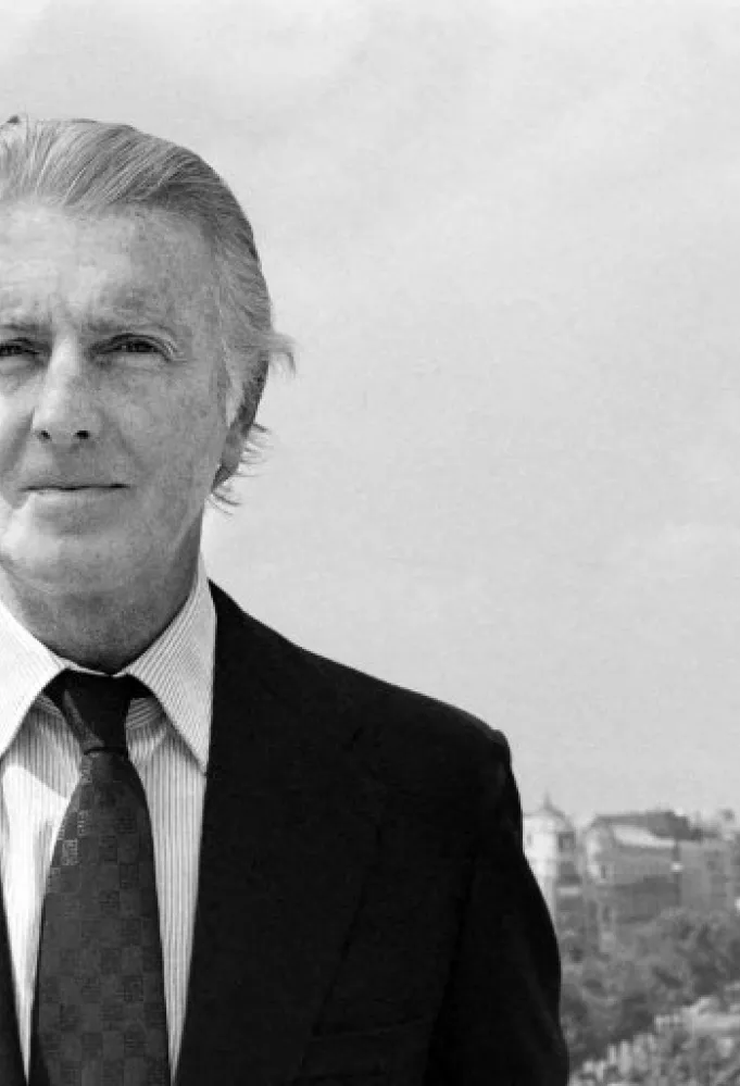 المصمم هوبير دو جيفنشي Hubert De Givenchy- المصدر: PIERRE GUILLAUD / AFP