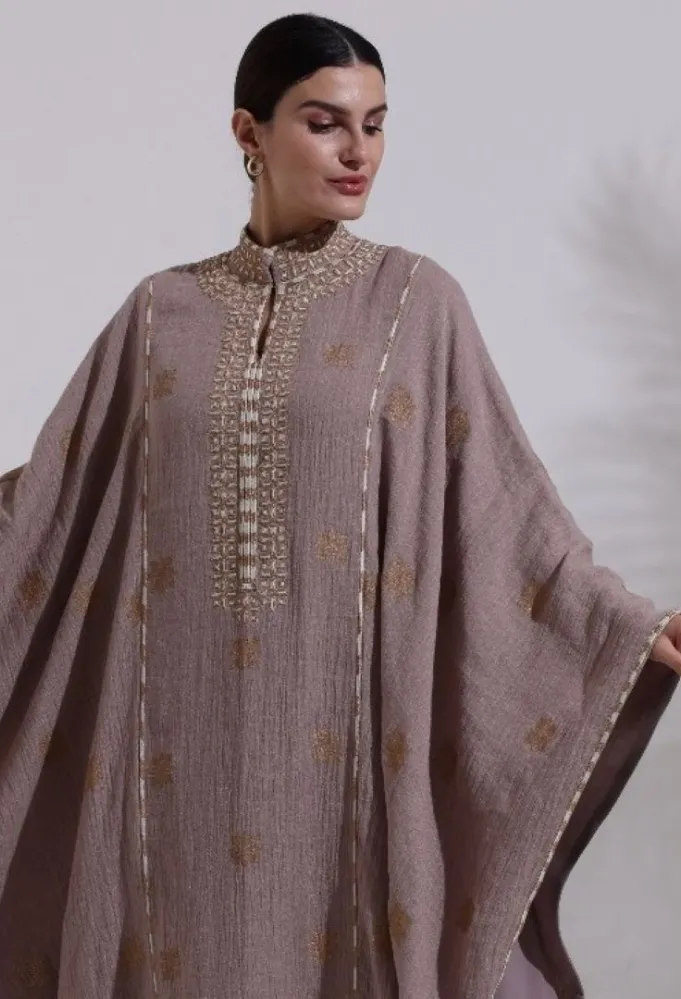 ثوب يستلهم هويته من التراث النجدي 