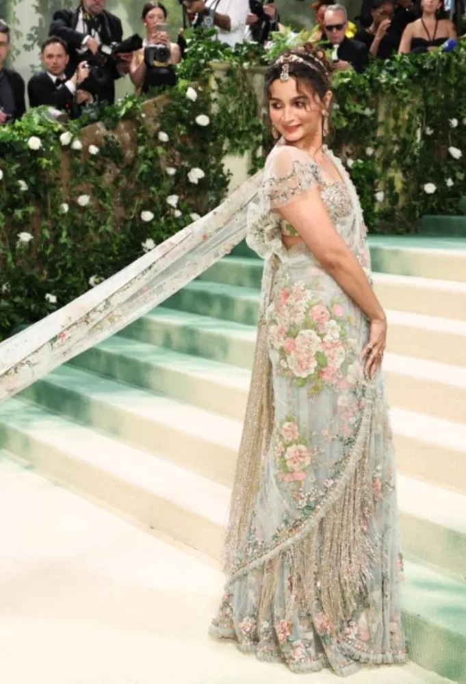 عليا بهات Alia Bhatt في حفل ميت غالا 2024 (مصدر الصورة: Jamie McCarthy / Getty Images via AFP)